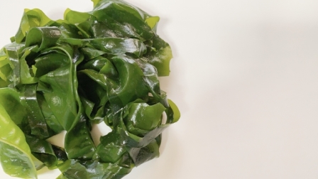 野菜ファースト　ワカメ・海藻サラダの写真